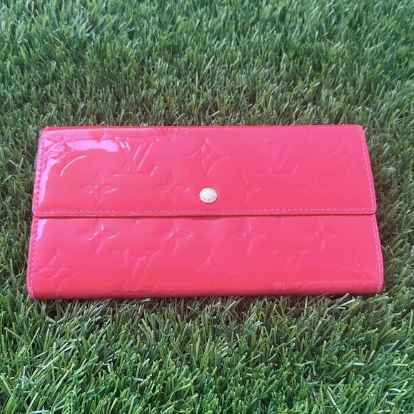 Louis Vuitton vintage patent leather, red zippy wallet. - Picture 3 of 13